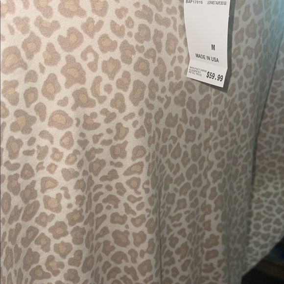 JORDAN Taylor animal print Top size M NWT - Picture 2 of 5